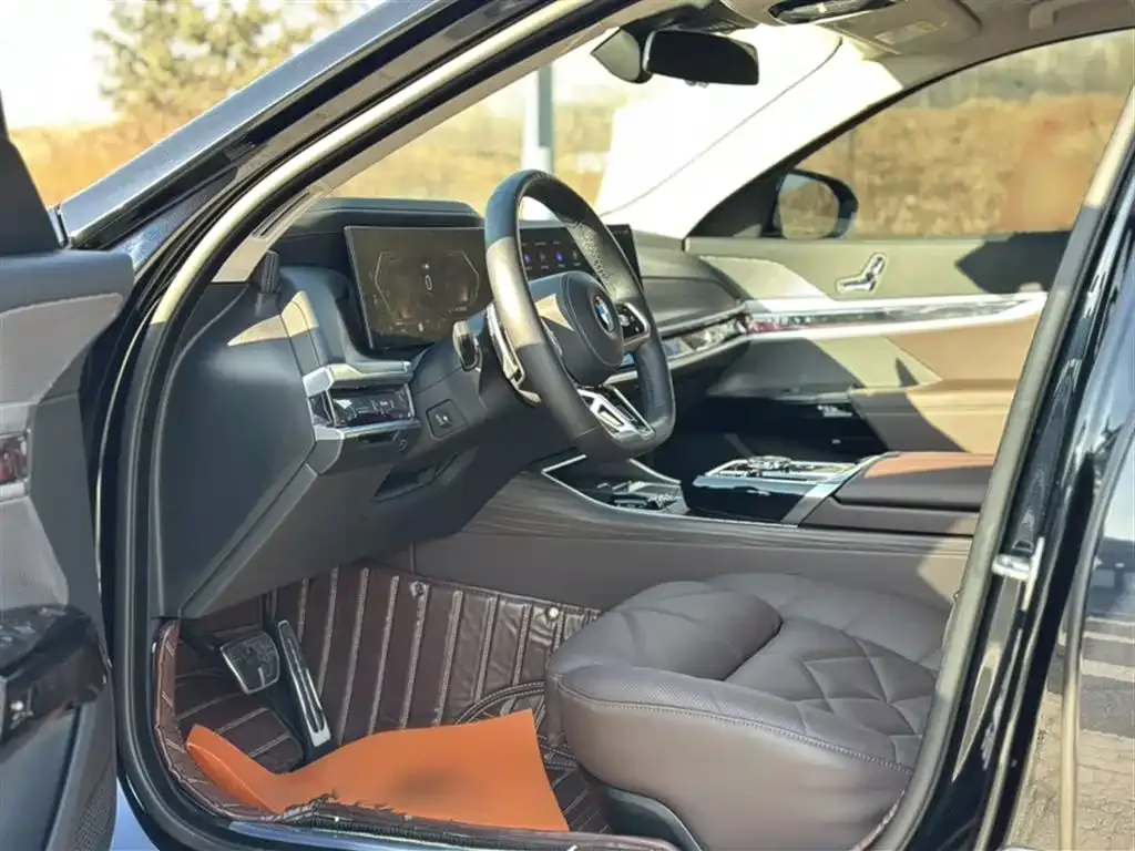 BMW 7 Series — фото 10
