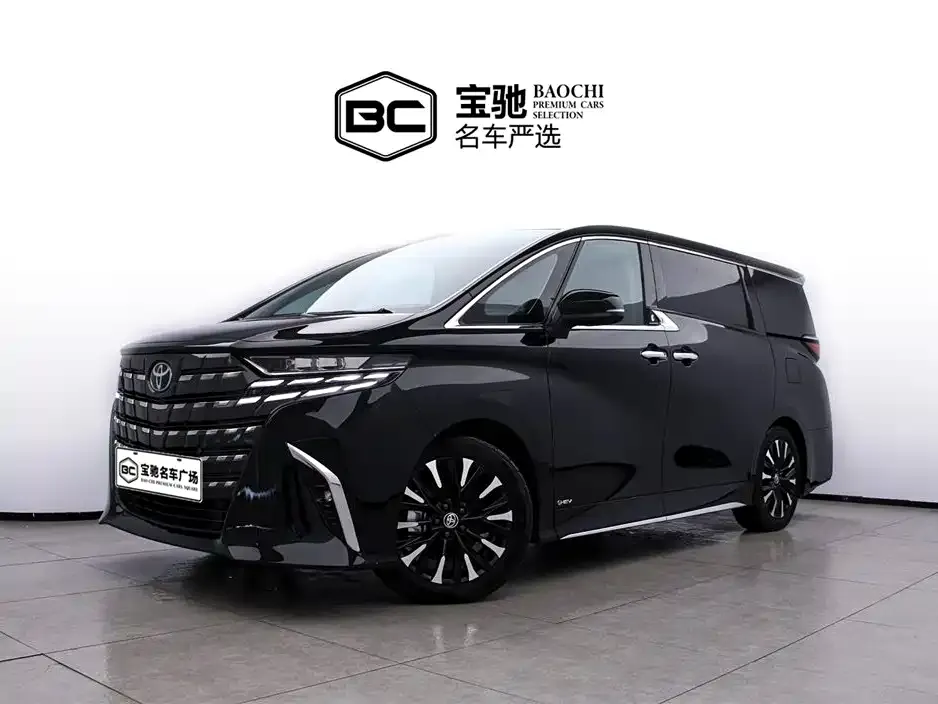 Toyota Alphard — фото 1