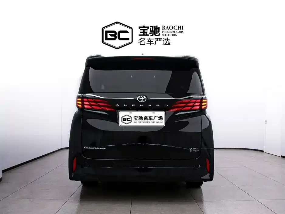 Toyota Alphard — фото 4