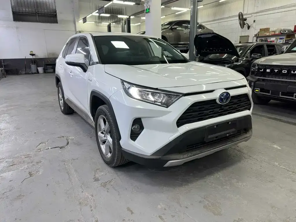 Toyota RAV4 — фото 2