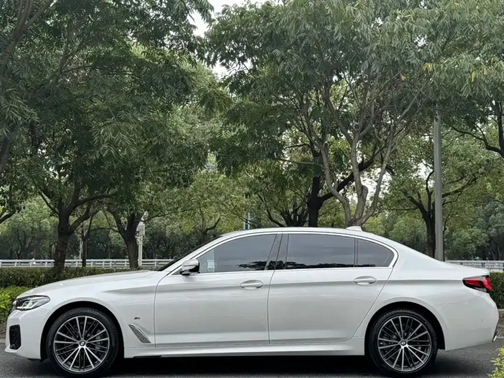 BMW 5 Series — фото 4