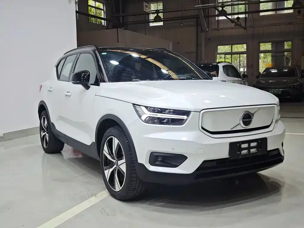 Volvo XC40 NEV — фото 3