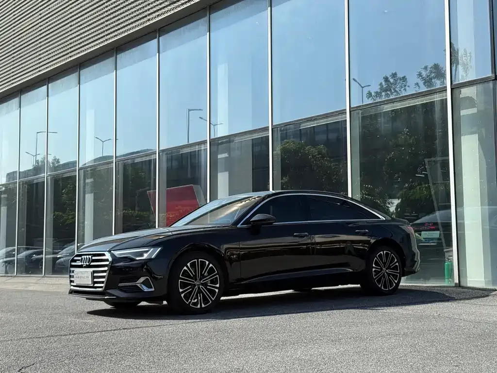Audi A6L — фото 1
