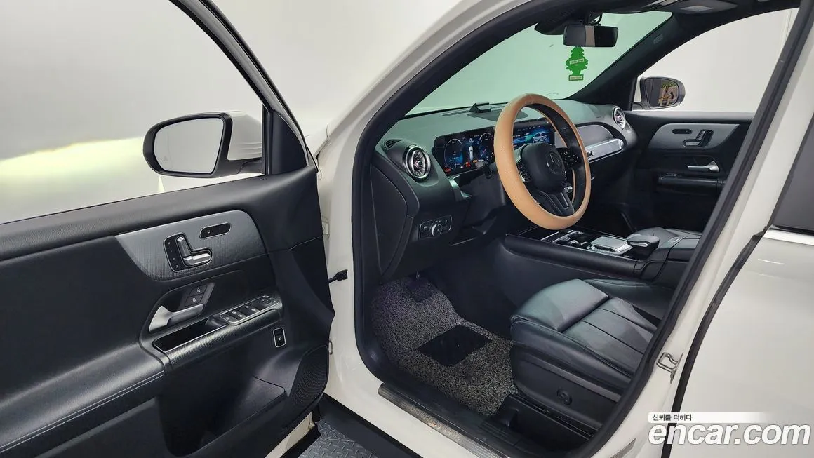Mercedes-Benz GLB-Class — фото 10