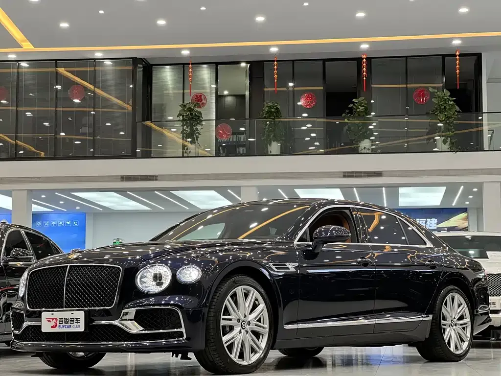Bentley Flying Spur — фото 1