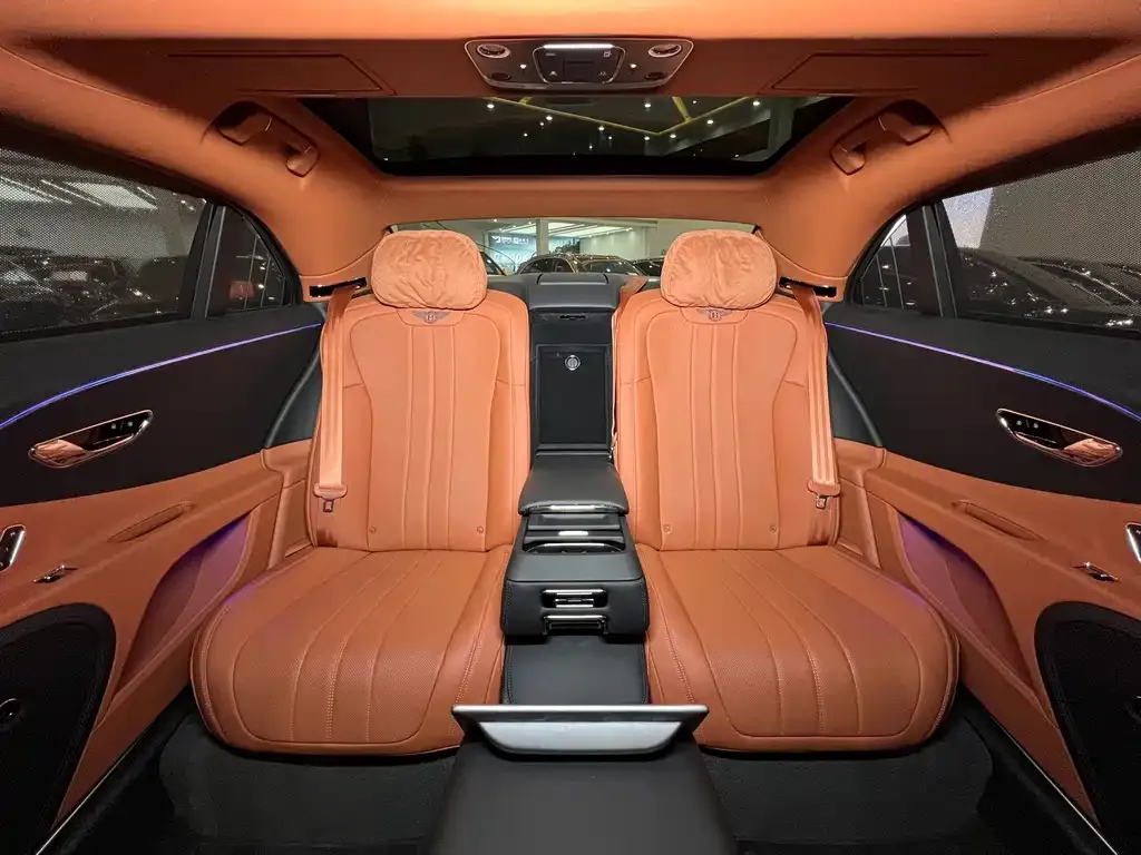 Bentley Flying Spur — фото 10