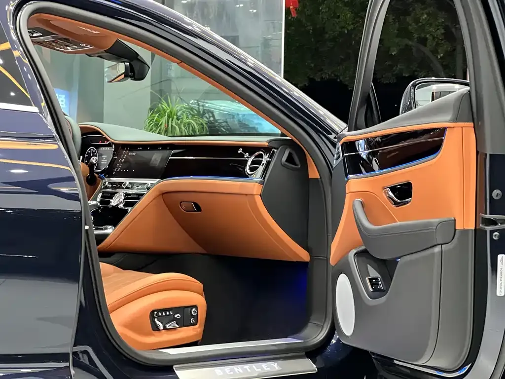 Bentley Flying Spur — фото 6