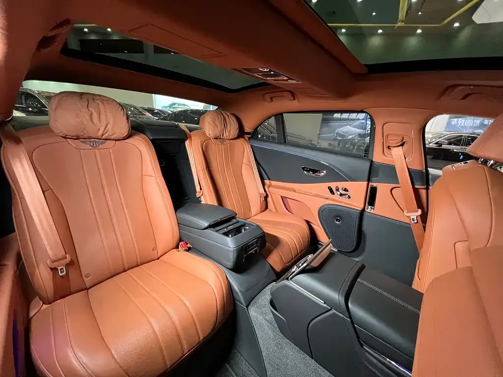 Bentley Flying Spur — фото 9