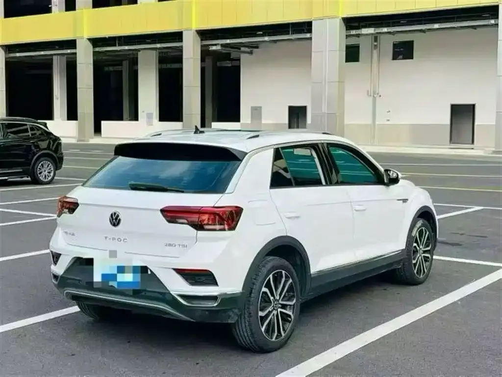 Volkswagen T-Roc — фото 9