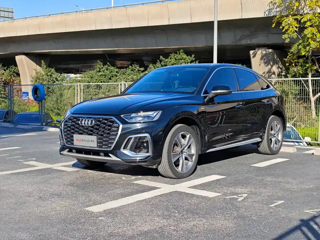 Audi Q5L Sportback — фото 1