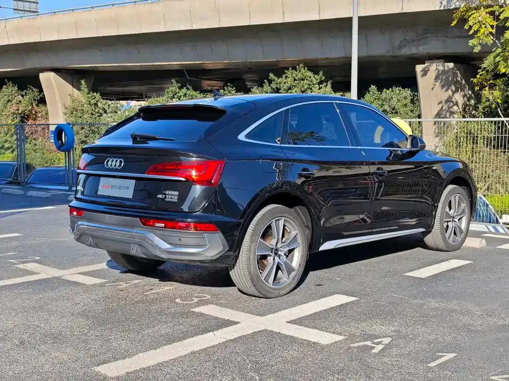 Audi Q5L Sportback — фото 7