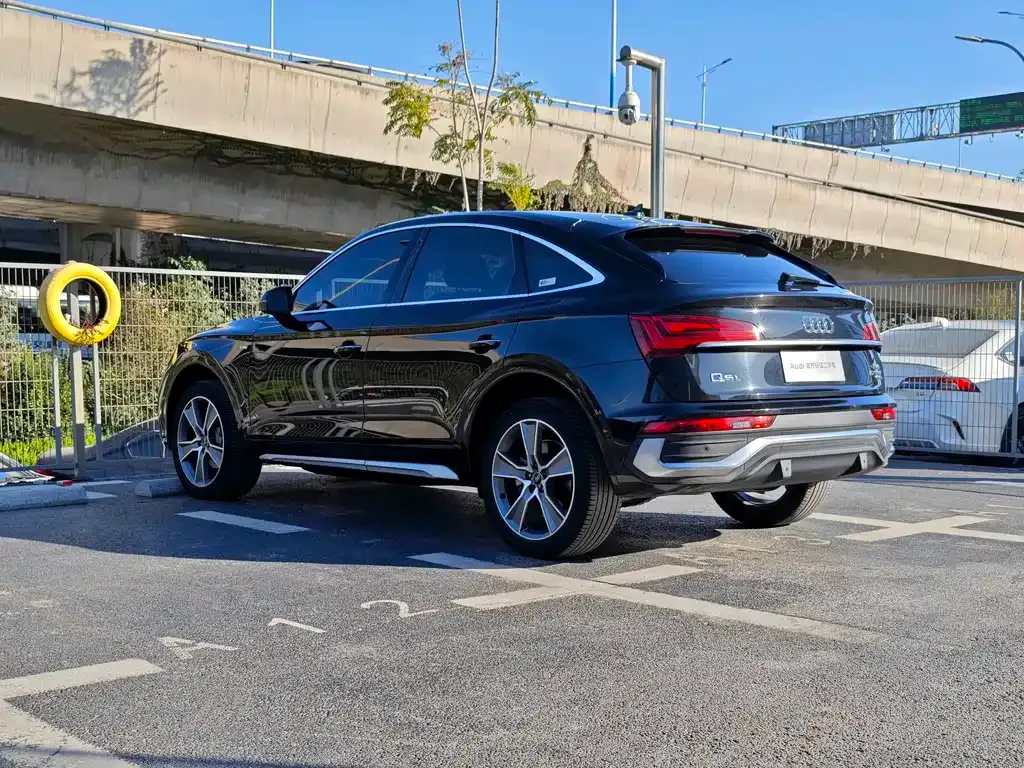 Audi Q5L Sportback — фото 9