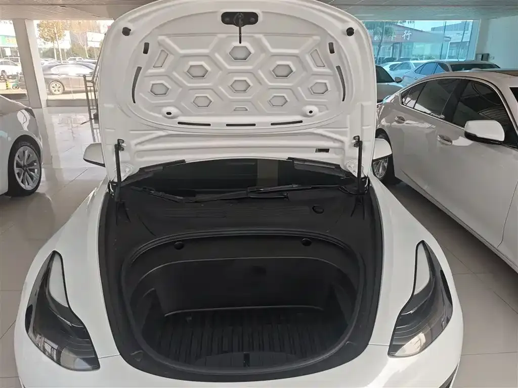 Tesla Model 3 — фото 10