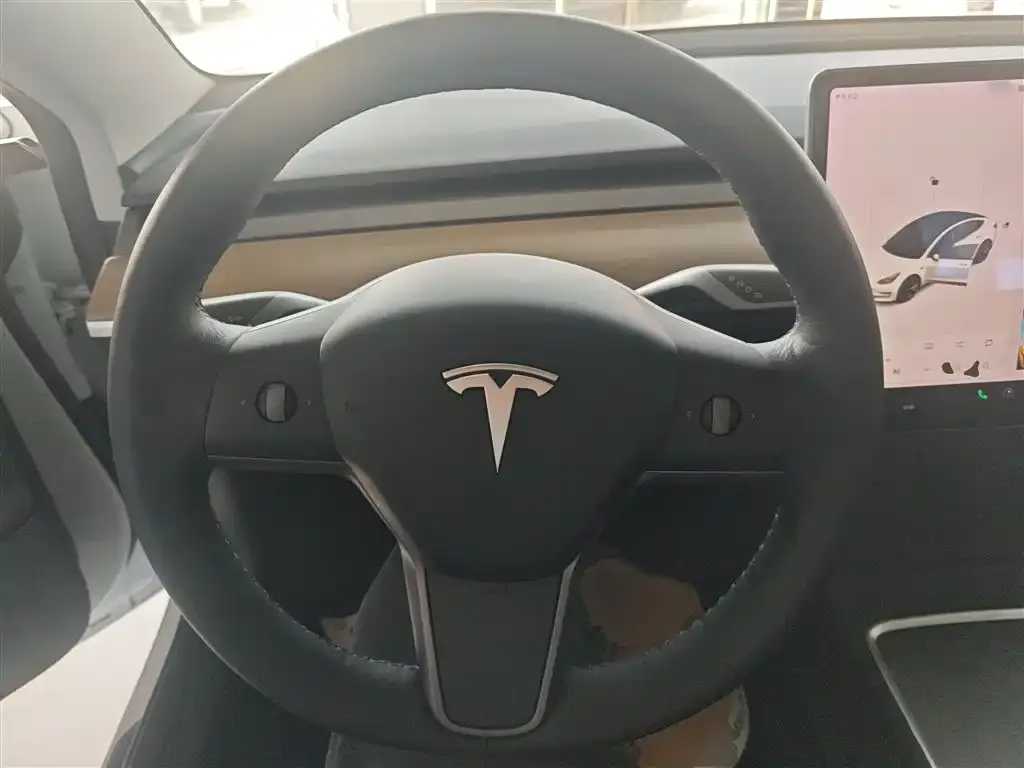 Tesla Model 3 — фото 3