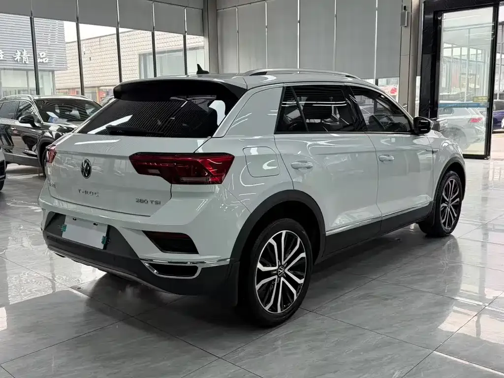 Volkswagen T-Roc — фото 10