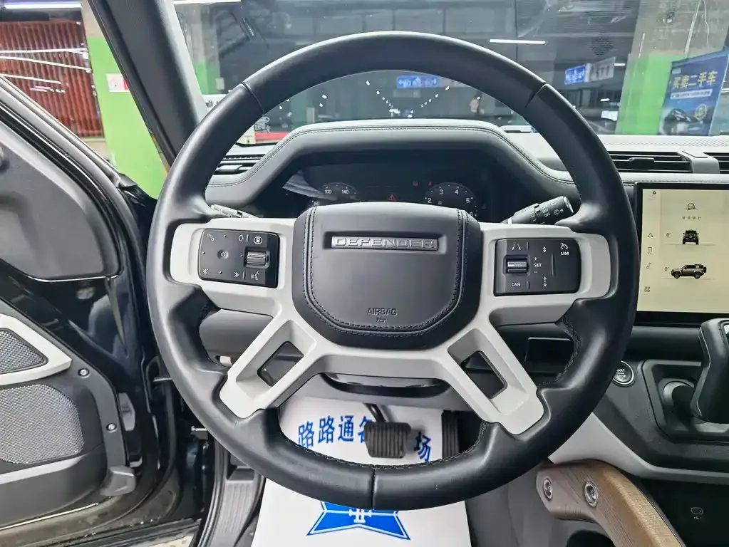 Land Rover Defender — фото 10