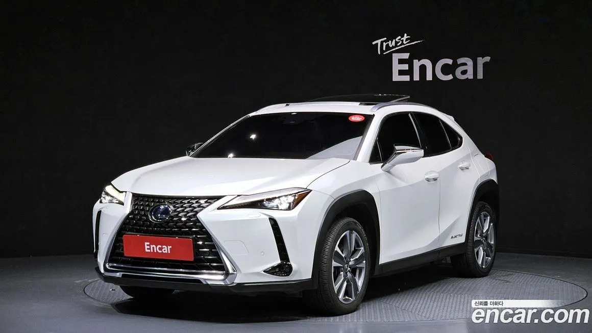 Lexus UX — фото 1