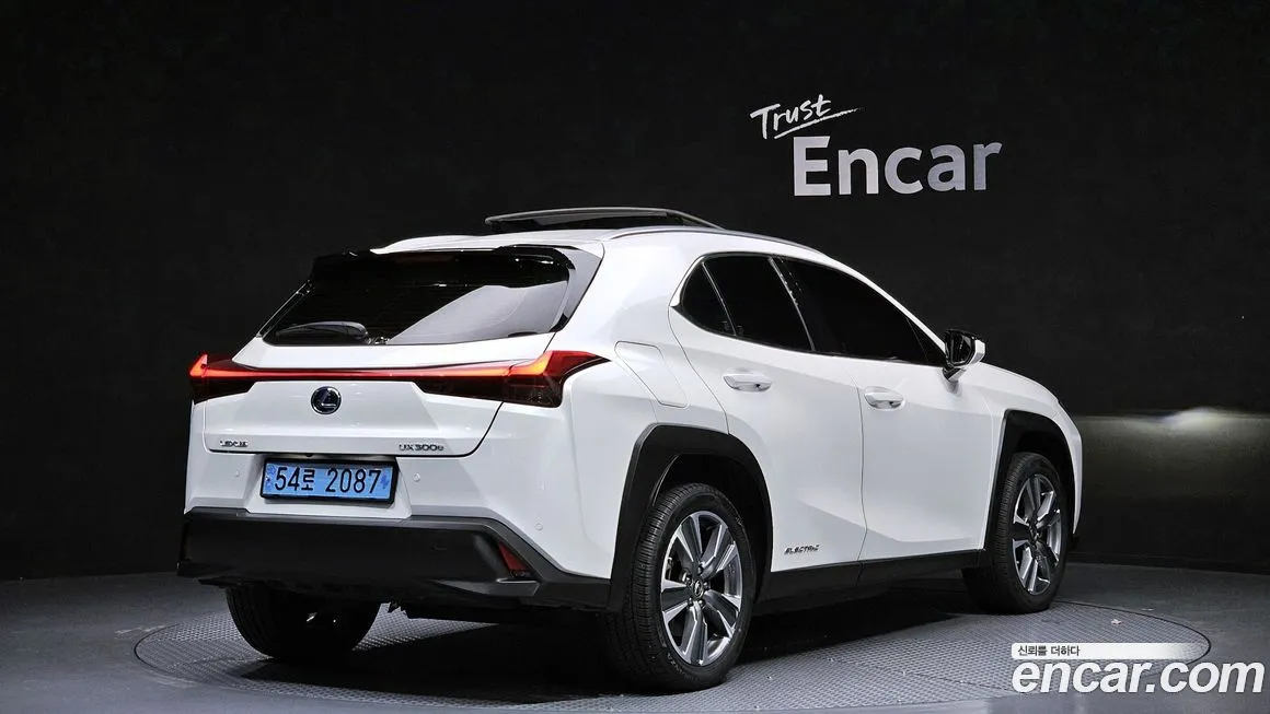 Lexus UX — фото 2