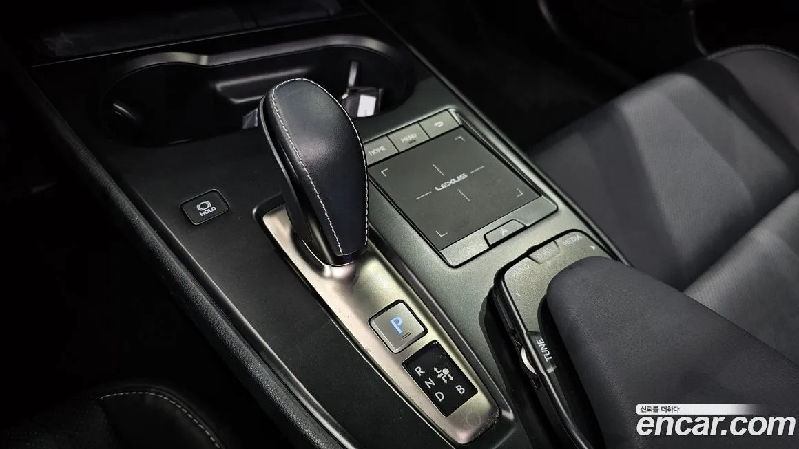 Lexus UX — фото 9
