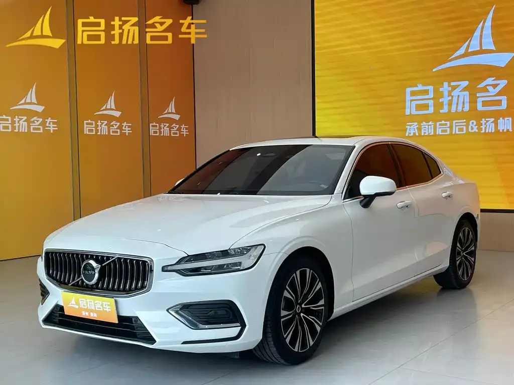 Volvo S60 — фото 1