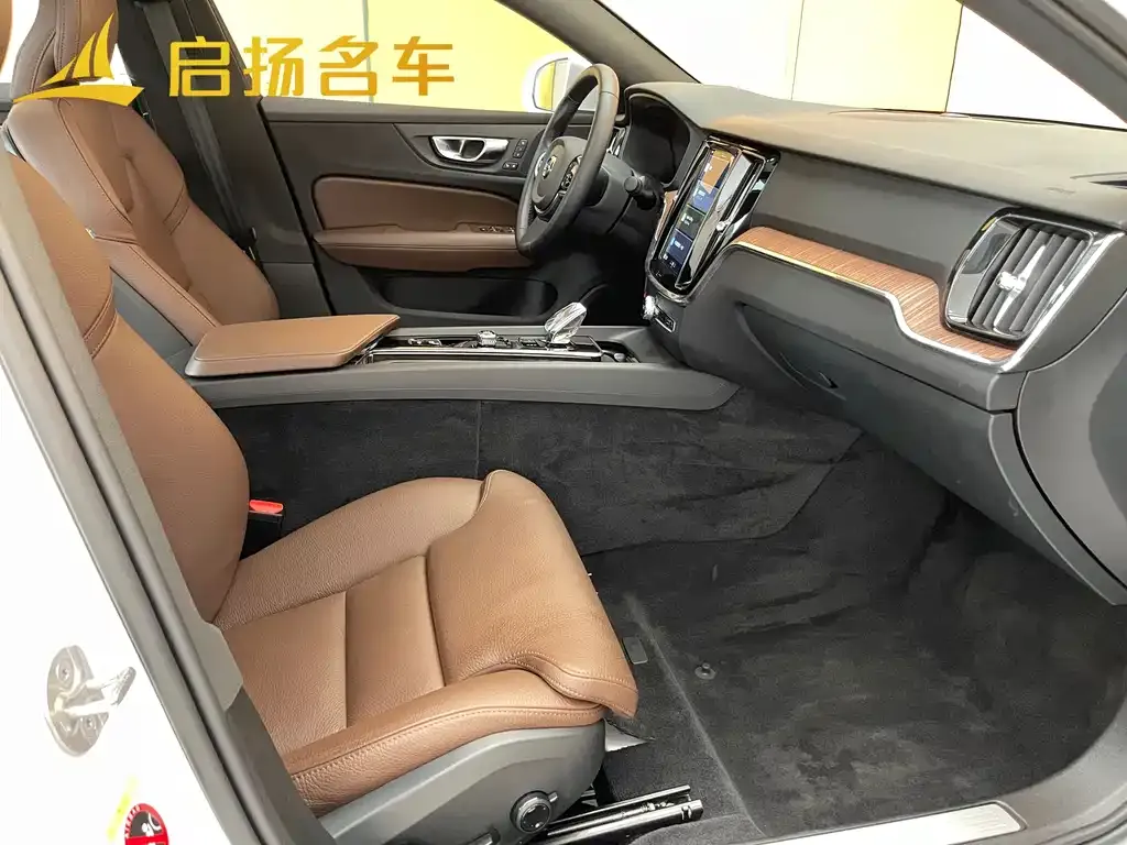 Volvo S60 — фото 10