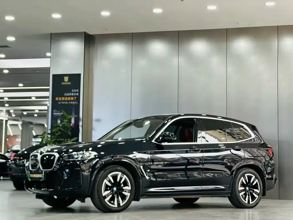 BMW iX3 — фото 1