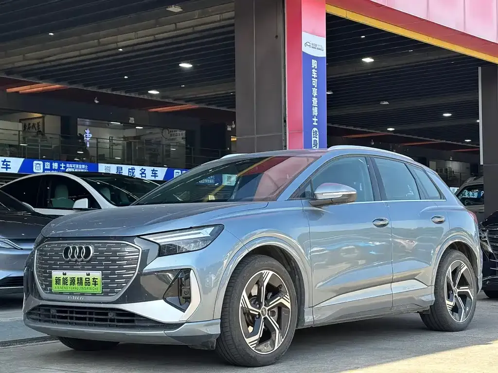 Audi Q4 e-tron — фото 1