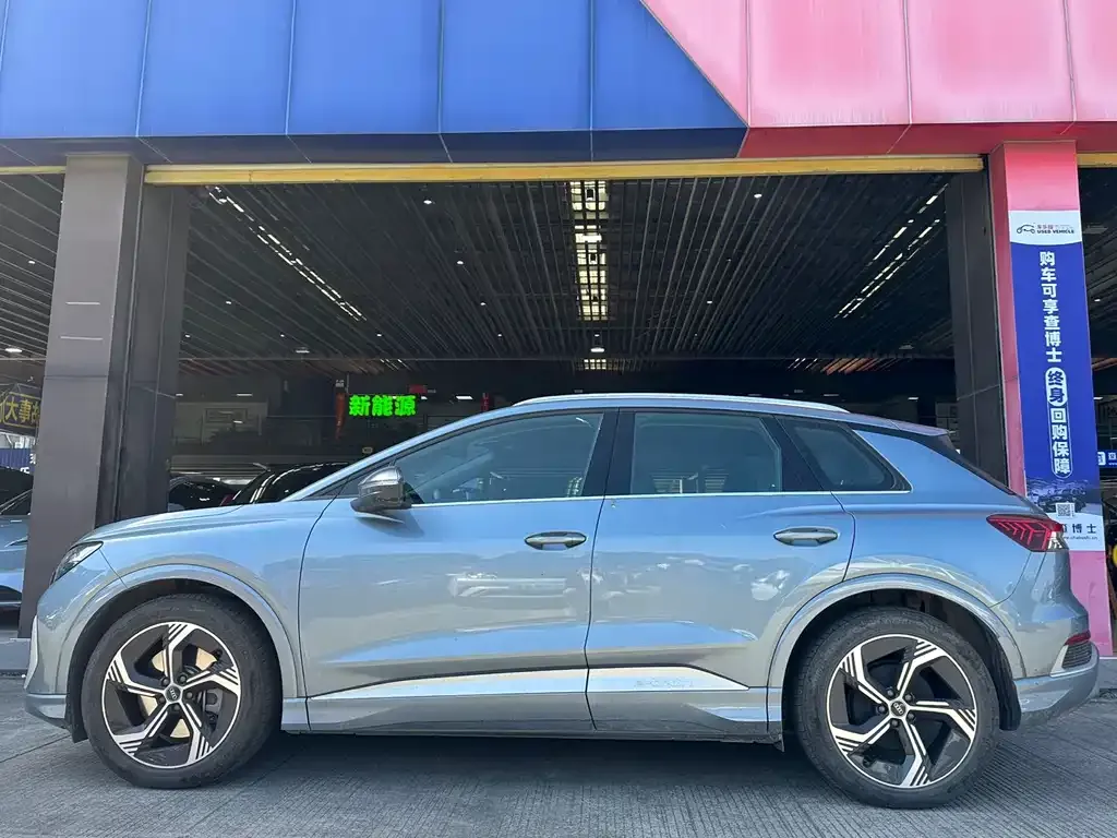 Audi Q4 e-tron — фото 2