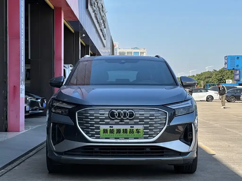 Audi Q4 e-tron — фото 3