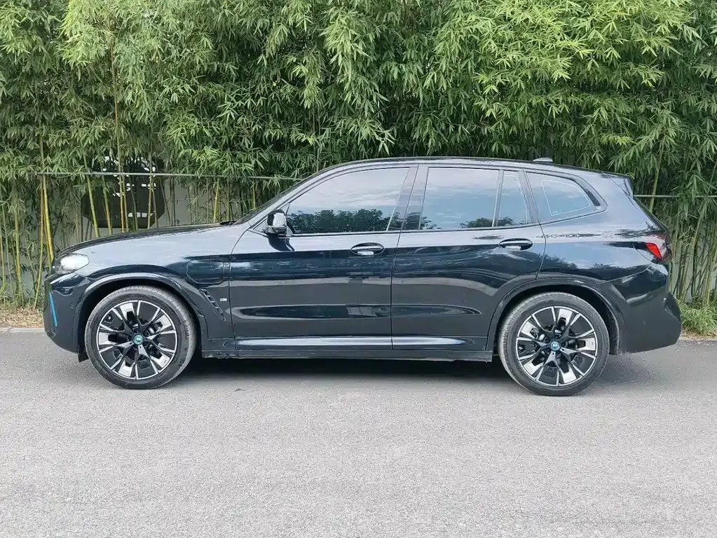 BMW iX3 — фото 3