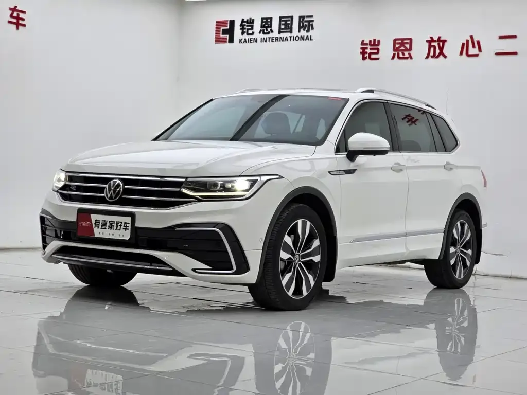Volkswagen Tiguan L — фото 1