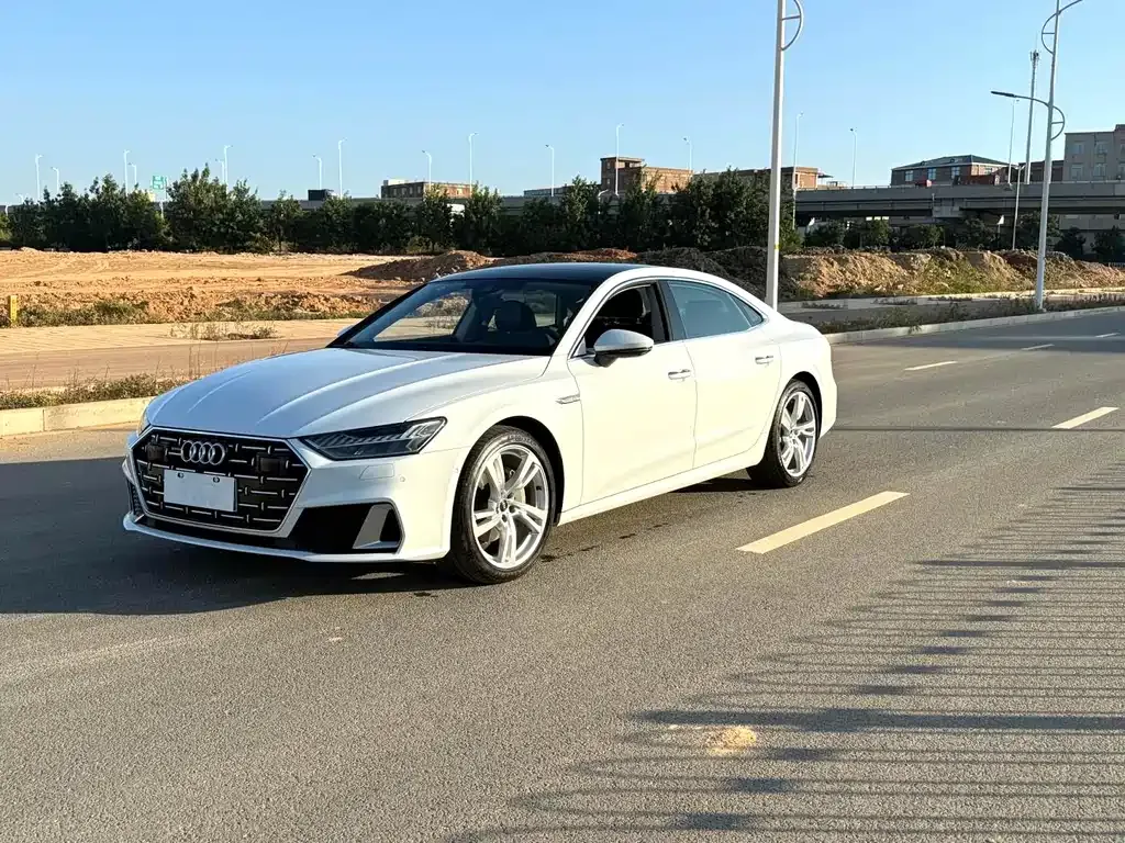 Audi A7L — фото 1