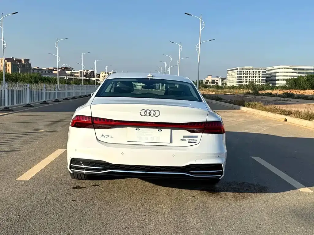 Audi A7L — фото 5