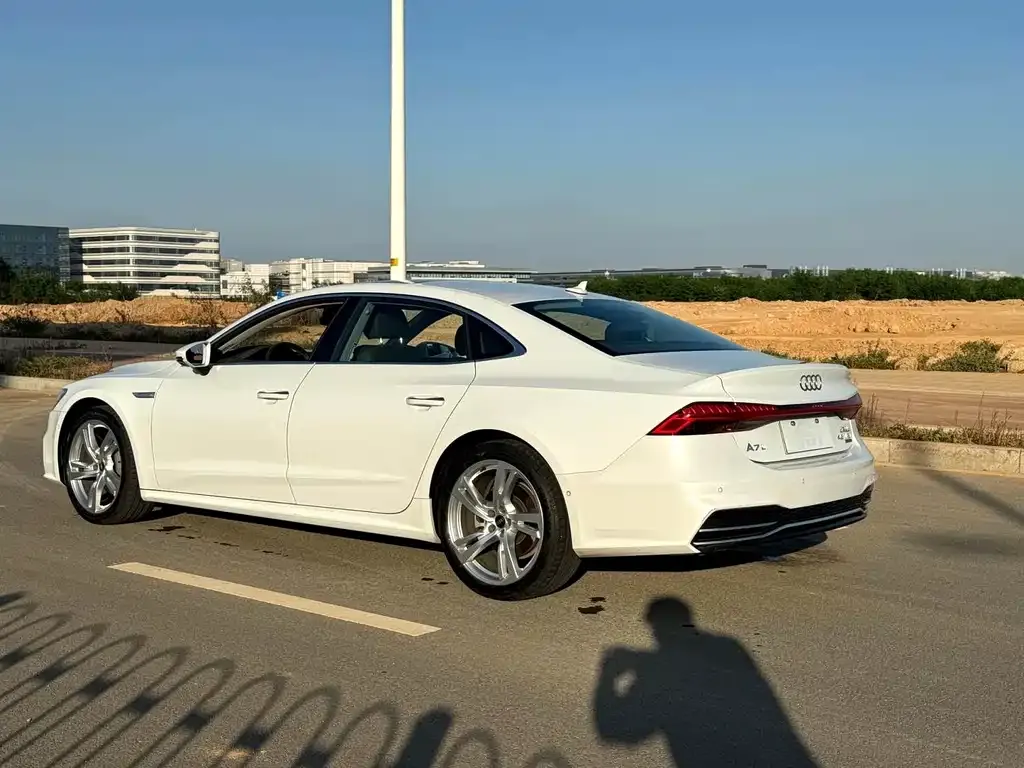 Audi A7L — фото 6
