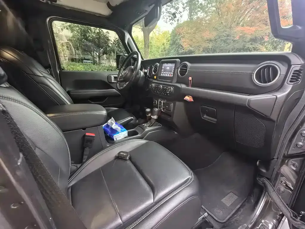 Jeep Wrangler — фото 10