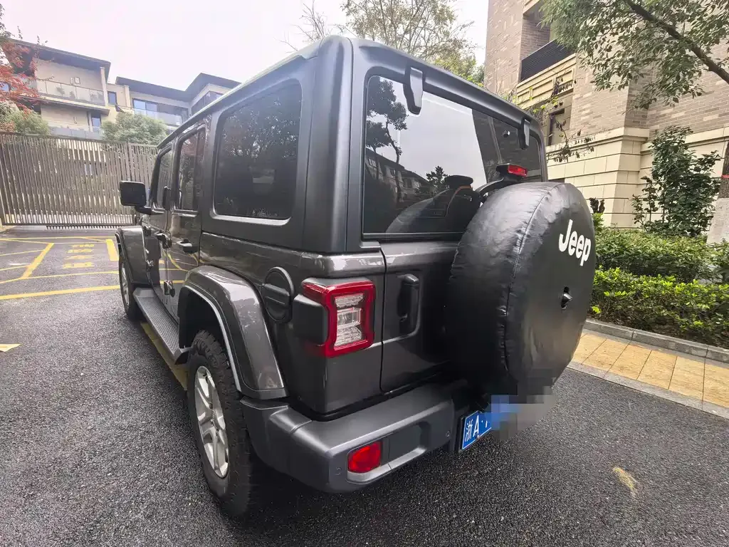 Jeep Wrangler — фото 5