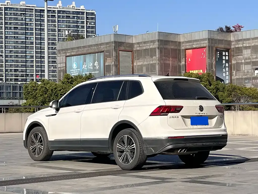Volkswagen Tiguan L — фото 4