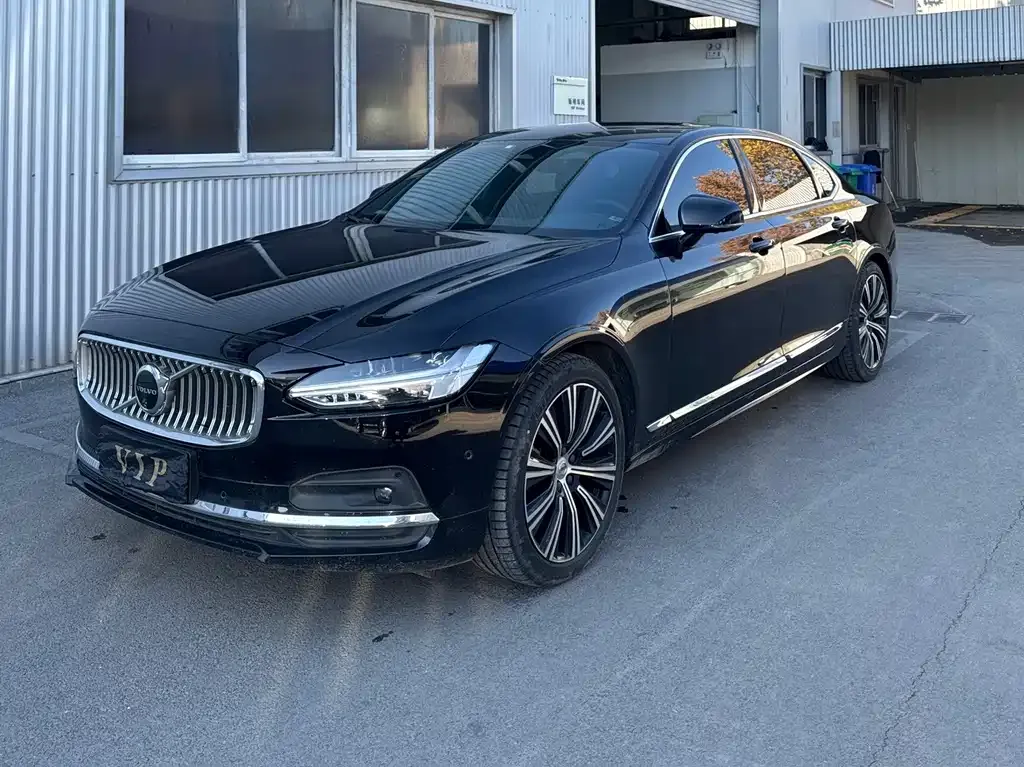 Volvo S90 — фото 1