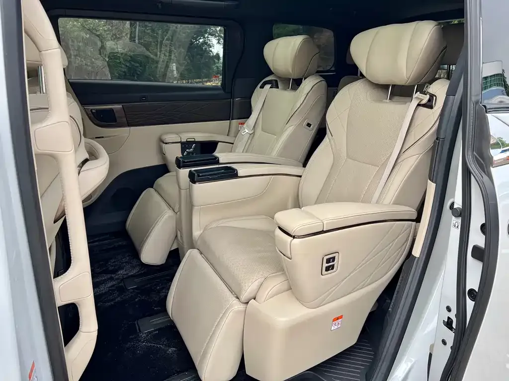 Toyota Vellfire — фото 10