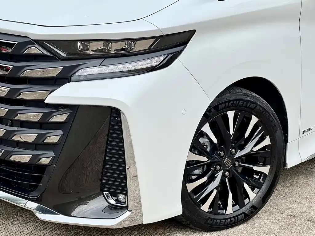 Toyota Vellfire — фото 5