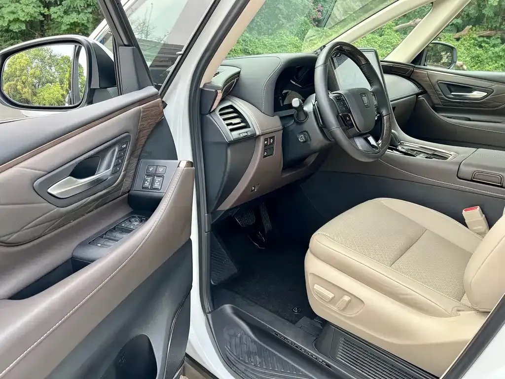 Toyota Vellfire — фото 8