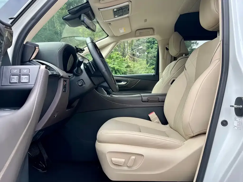 Toyota Vellfire — фото 9