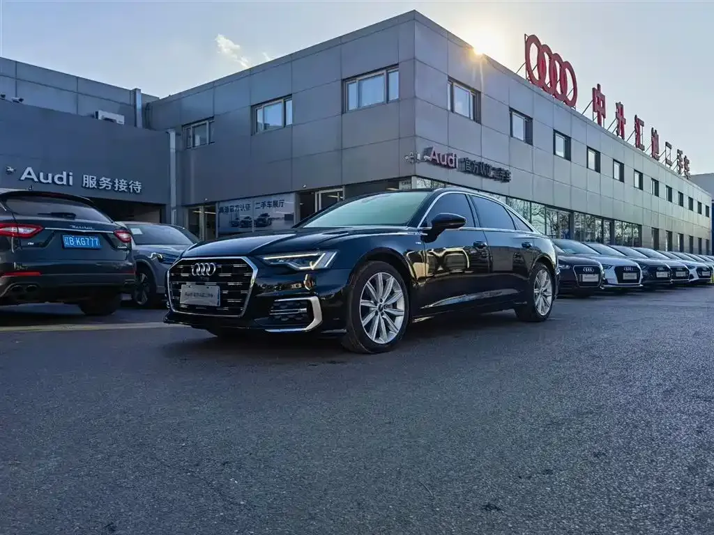 Audi A6L — фото 1