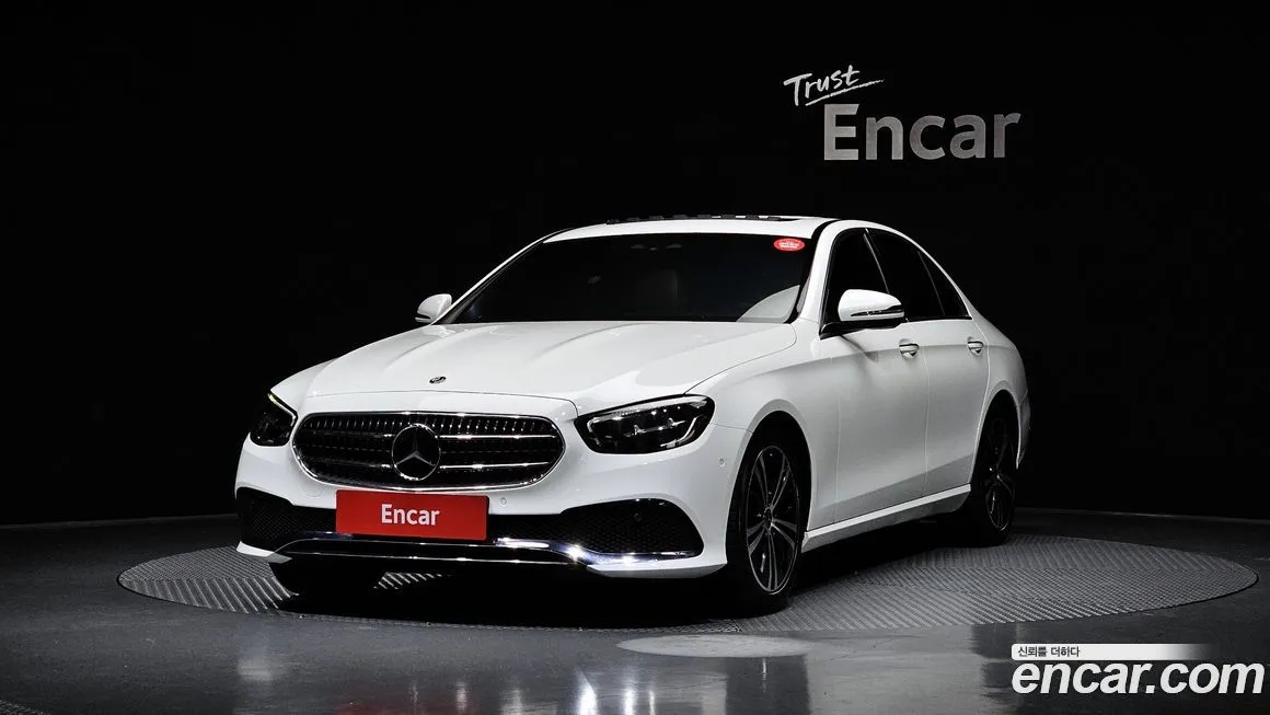 Mercedes-Benz E-Class — фото 1