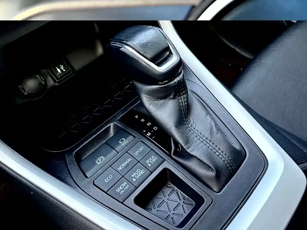 Toyota Wildlander — фото 10