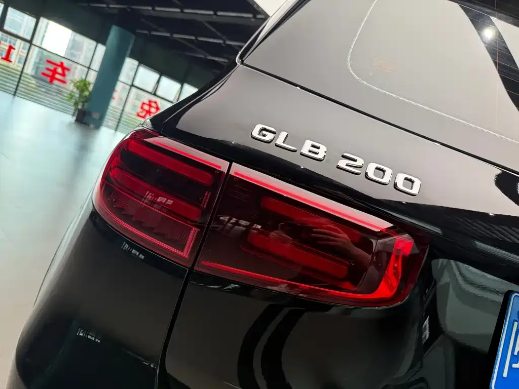 Mercedes-Benz GLB — фото 10