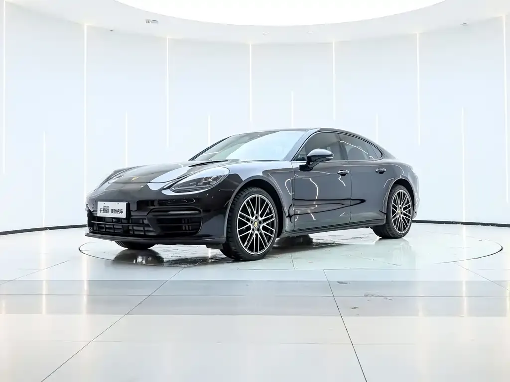 Porsche Panamera — фото 1