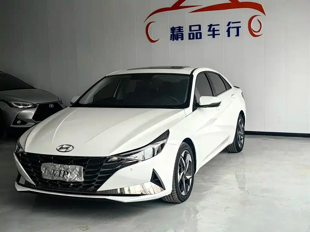 Hyundai Elantra — фото 1