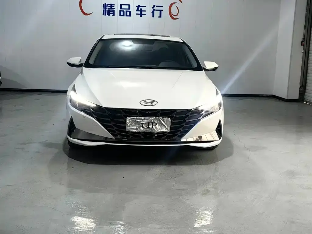 Hyundai Elantra — фото 2