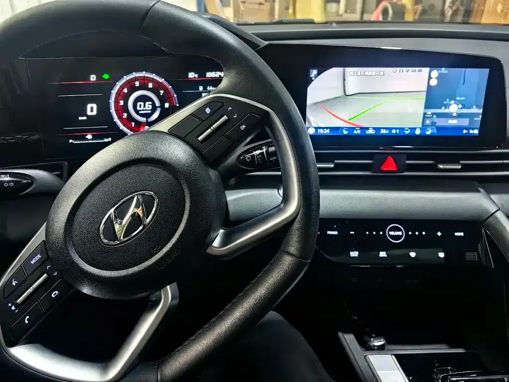 Hyundai Elantra — фото 5